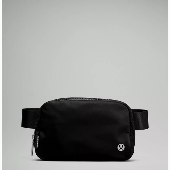 lululemon athletica Handbags - NWT Lululemon Everywhere Belt Bag Black